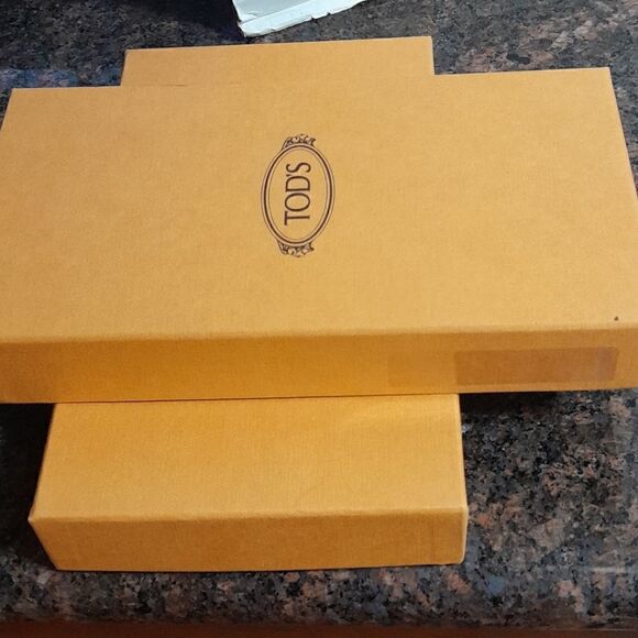 5 Tod's Boxes... 1 is "as is" - Picture 5 of 8